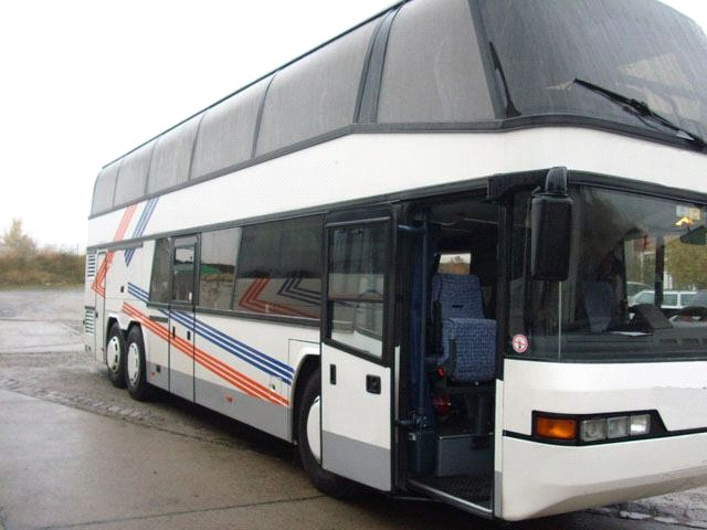 Autobusu parks Jēkabpilī Divstāvu Neoplan