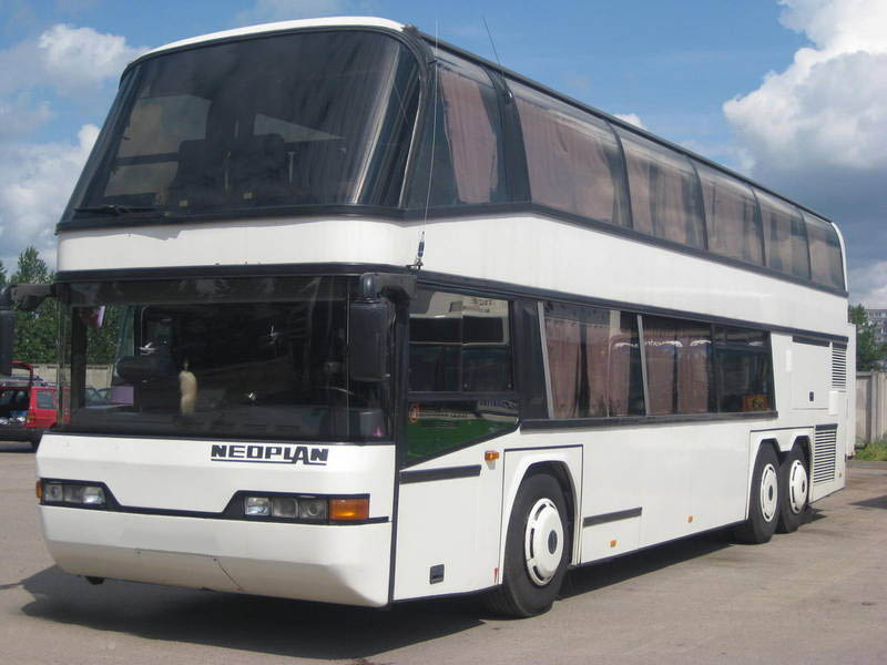 Autobusu parks Jēkabpilī Divstāvu Neoplan